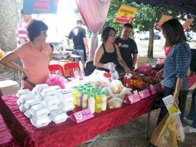 Experiencing, hawker, food, fried chicken